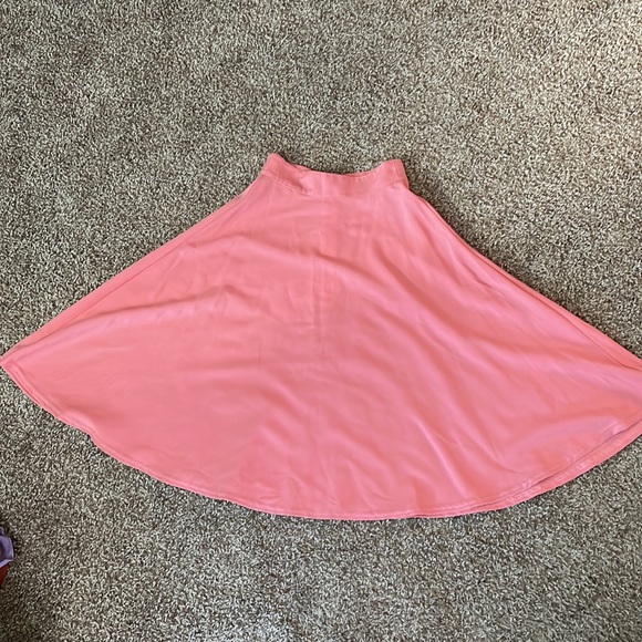 Steady Skirt - Picture 2 of 6